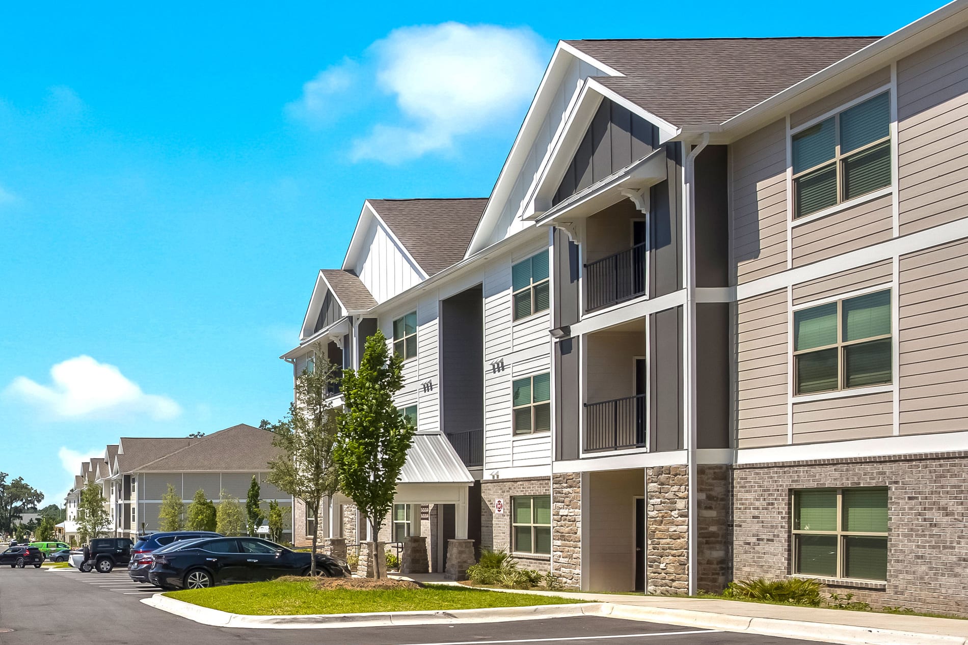 ●TRACK LACER / CAPITAL DRIVE Capital Grand | Apartments in Tallahassee, FL